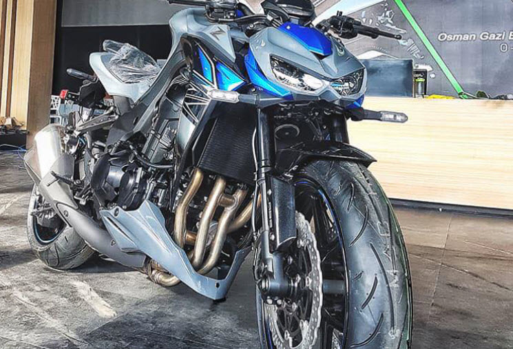 Khối động cơ 4 xi lanh trên chiếc Z1000 ABS 2018 màu mới Khối động cơ 4 xi lanh trên chiếc Z1000 ABS 2018 màu mới