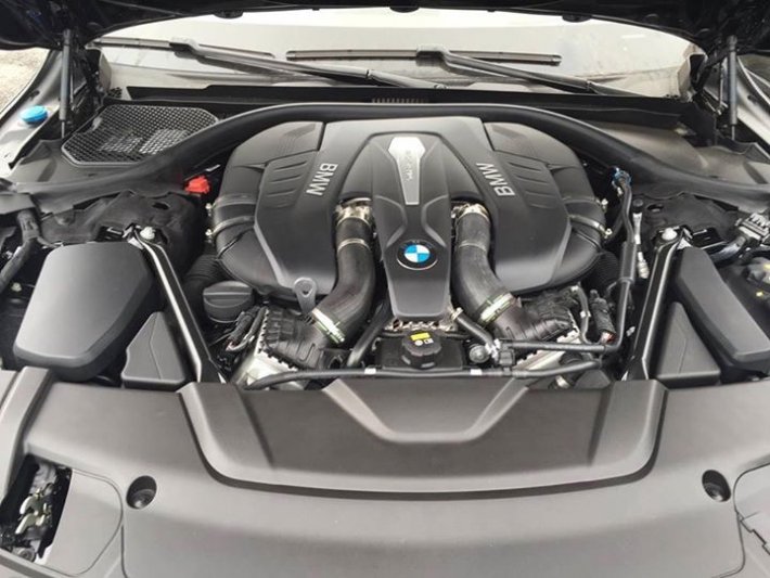 Trang bị Động cơ của BMW 7 Series