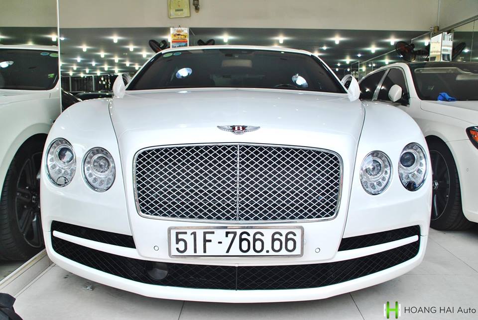 Sau gần 2 năm được chủ nhân cho đăng ký biển kiểm soát cực khủng, Bentley Flying Spur phiên bản V8 đã được bán lại cho một công ty nhập khẩu tư nhân quận 5, Tp.HCM. Không lâu sau đó, chiếc xe siêu sang này được đăng bán và thu hút sự quan tâm không nhỏ của giới chơi xe trong nước