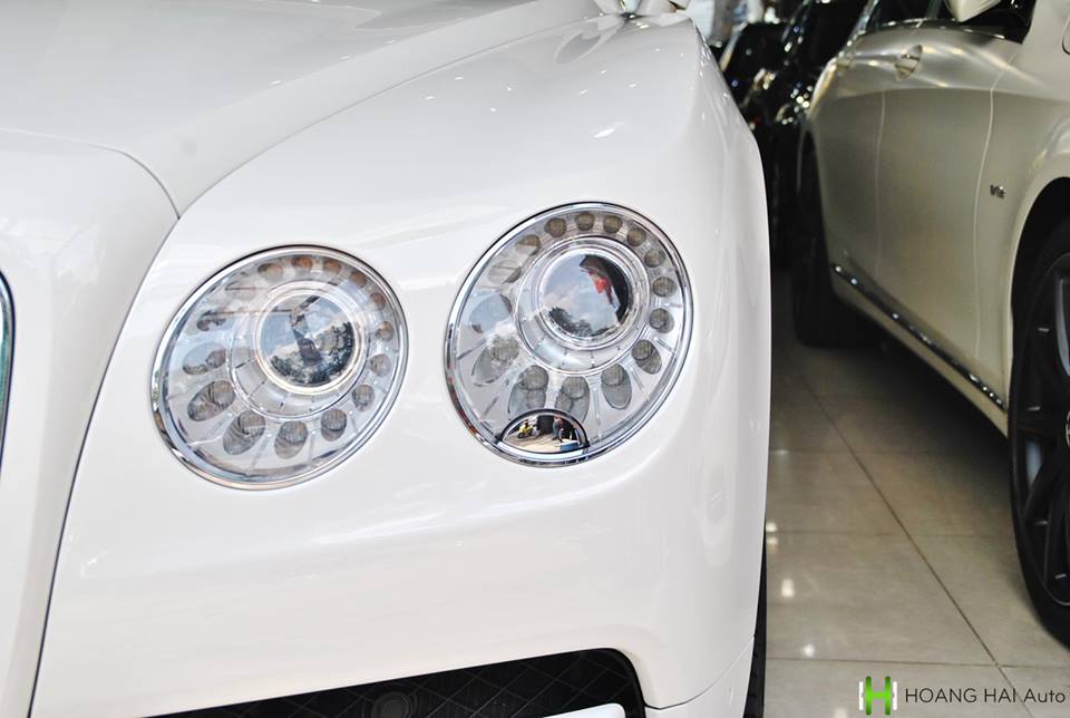 Ngoại thất xe siêu sang Bentley biển cực đẹp tứ quý 6 đang được rao bán mang màu trắng Glacier