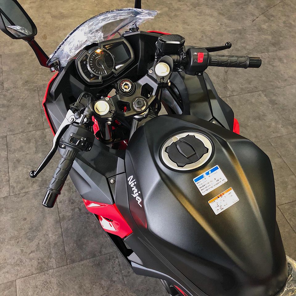 Đồng hồ và bình xăng Kawasaki Ninja 250 2018 Đồng hồ và bình xăng Kawasaki Ninja 250 2018
