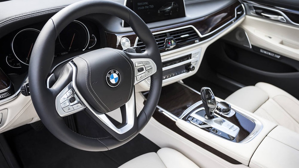 bảng táp-lô xe BMW 7 series