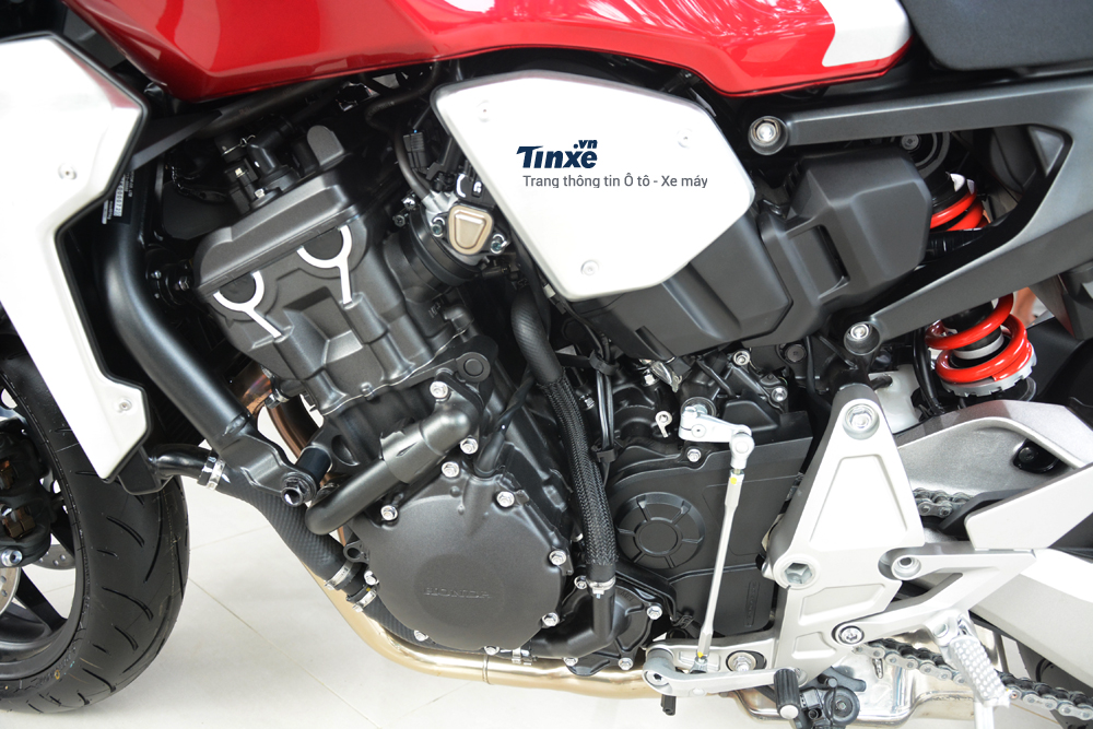 Trang bị động cơ Honda CB1000R