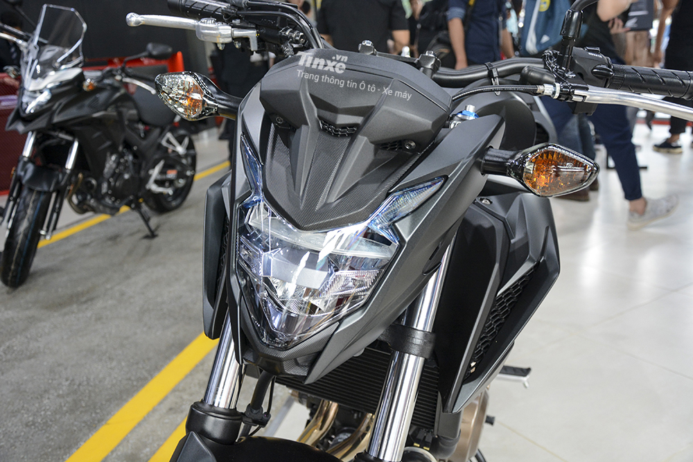 Thiết kế đèn pha Honda CB500F 