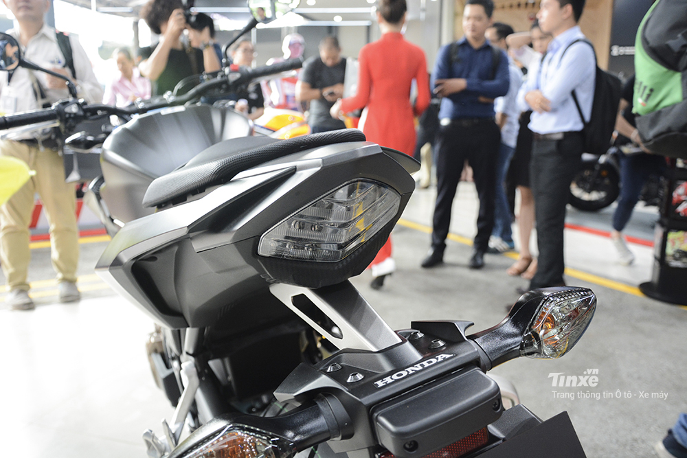 Thiết kế đèn hậu Honda CB500F 