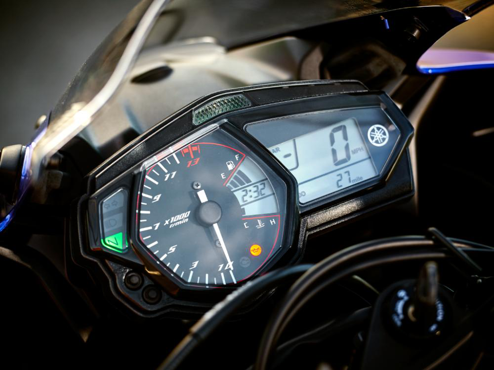 Thiết kế Cụm đồng hồ của xe Yamaha R3