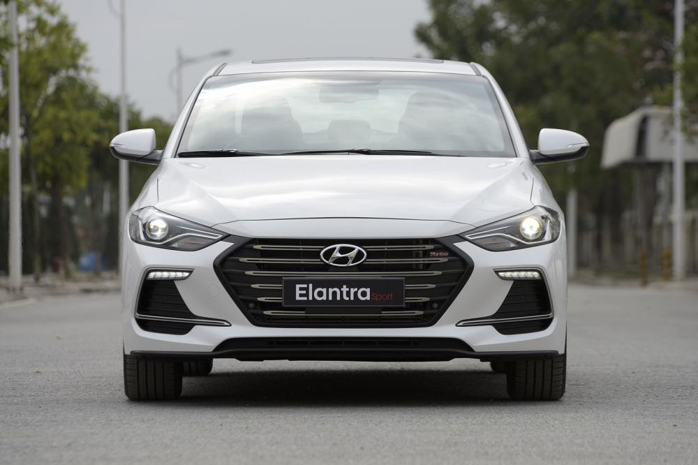 giá xe Hyundai Elantra