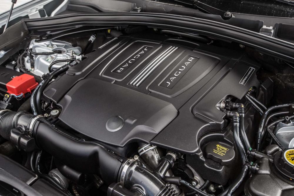 Trang bị động cơ Jaguar F-Pace