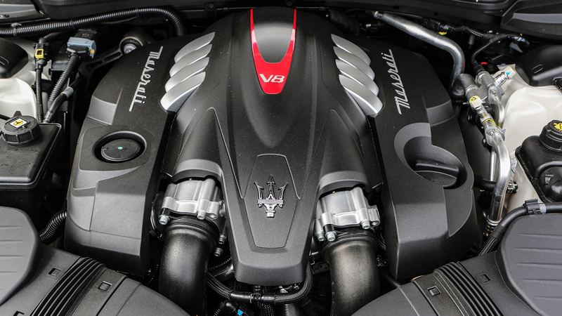 Trang bị động cơ Maserati Quattroporte