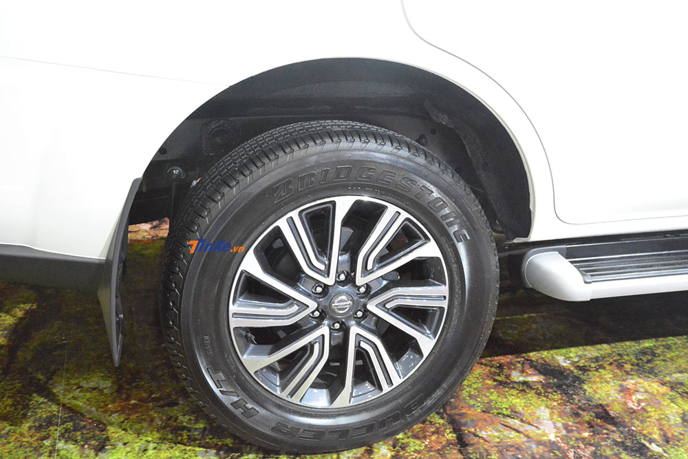 Cập nhật gi&aacute; xe Nissan Terra 2018 mới nhất h&ocirc;m nay