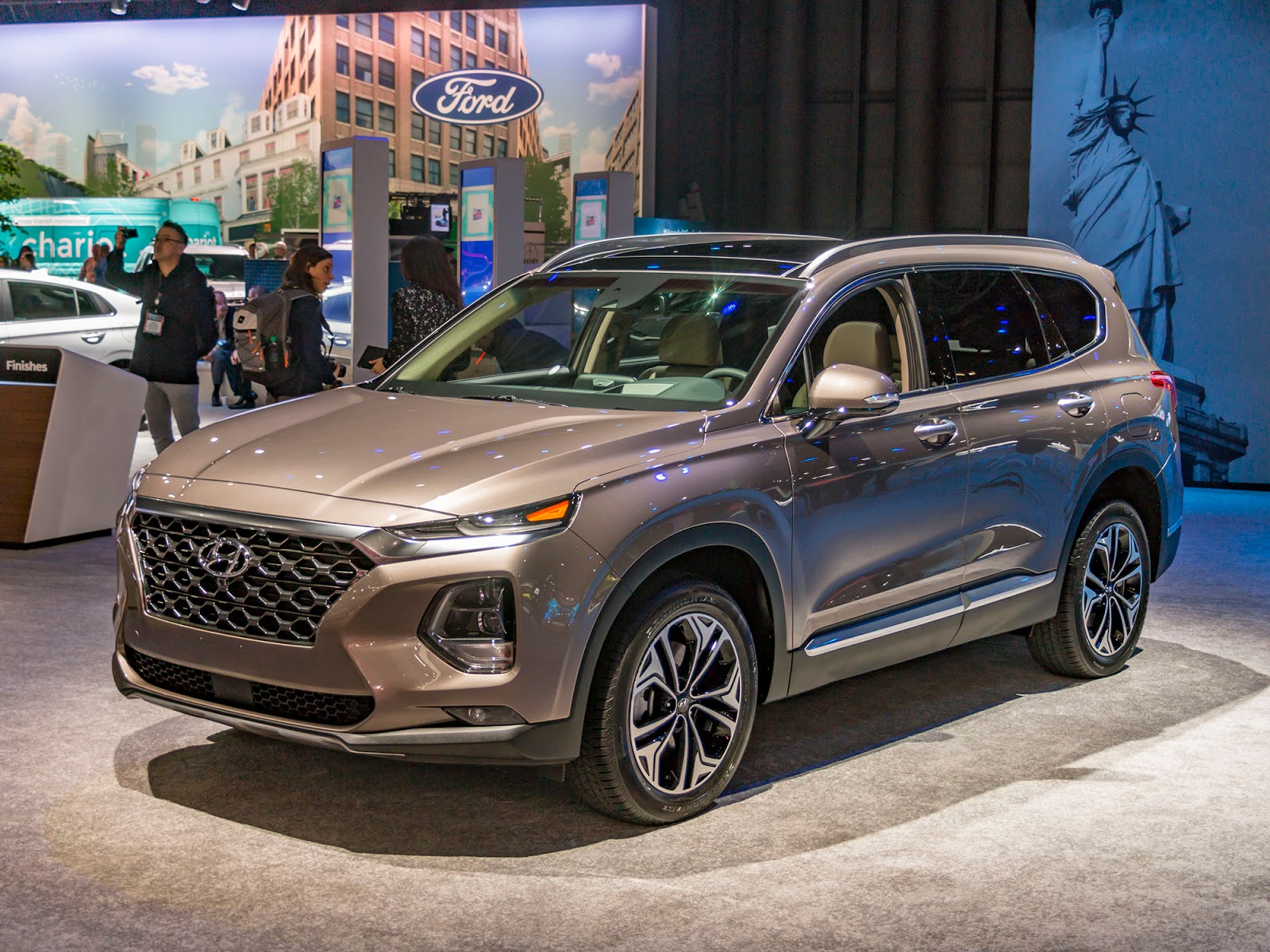 Hyundai Santa Fe 2019 màu vàng cát