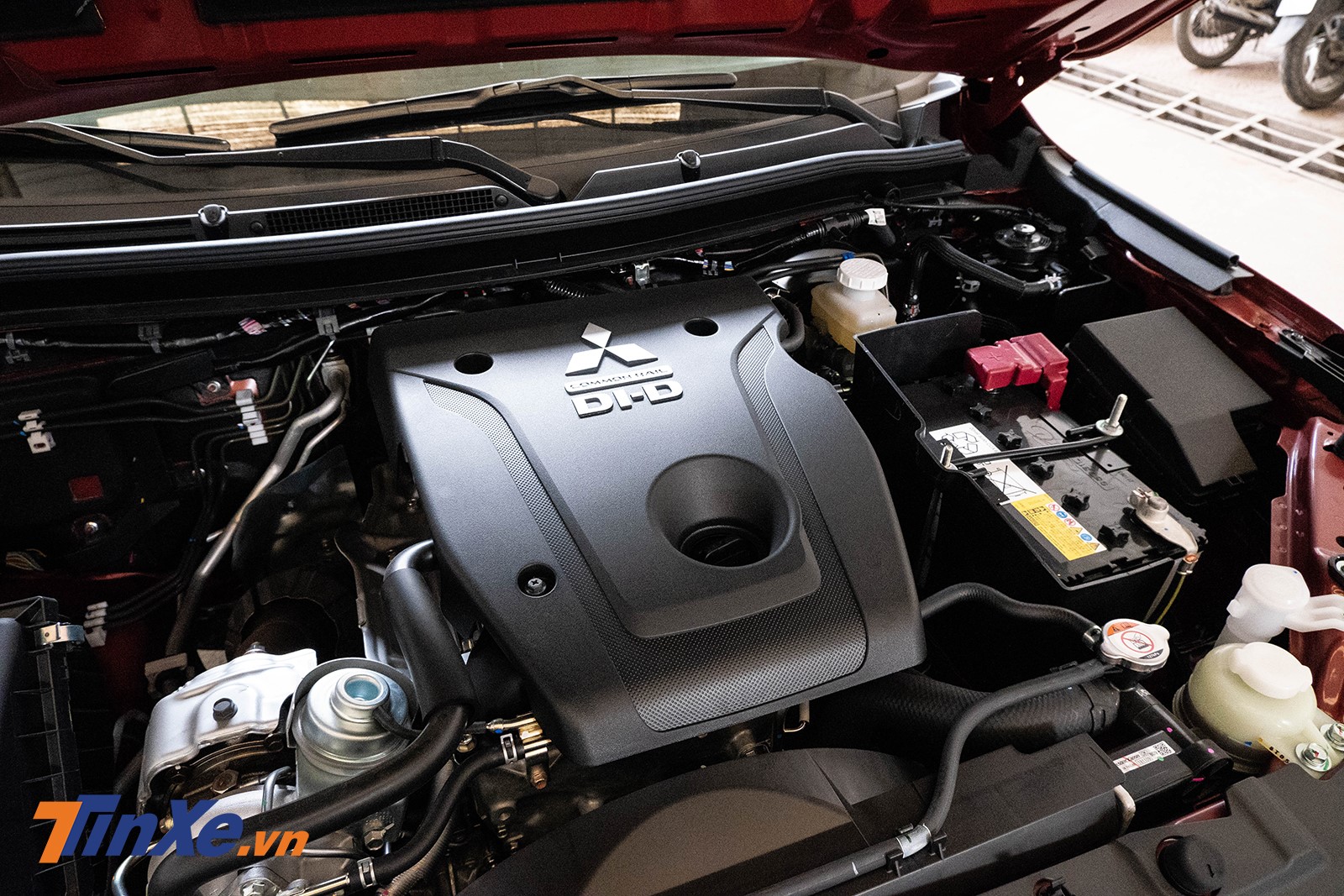 Xe được trang bị động cơ dầu 2.4L
