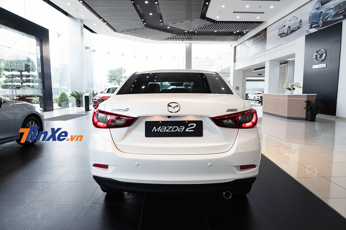 Thiết kế đuôi sau vẫn được giữ nguyên nhưng cụm đèn hậu được nâng cấp lên trang bị LED đồng bộ với mặt trước của xe