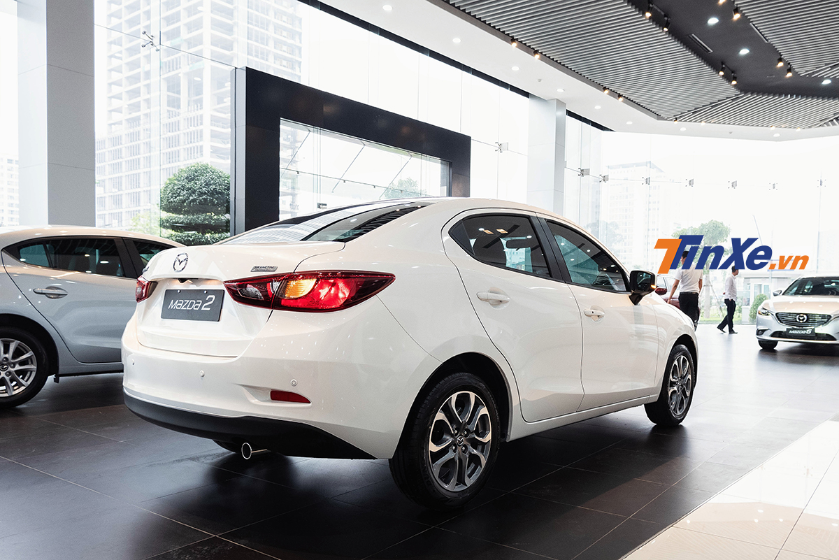 Mazda2 2019 bản sedan có vóc dáng khá nhỏ bé so với 2 đối thủ lớn trong phân khúc