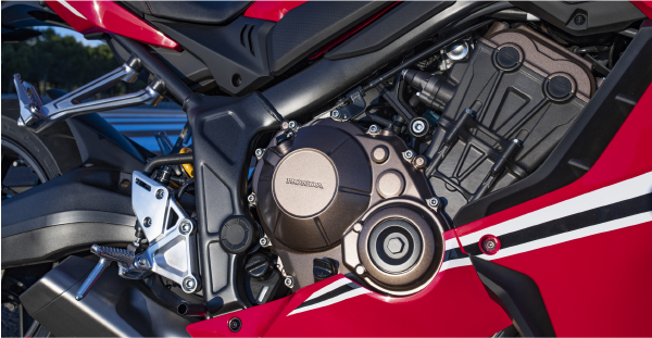 Khối động cơ 4 xylanh 649cc mạnh mẽ của Honda CBR650R 2019