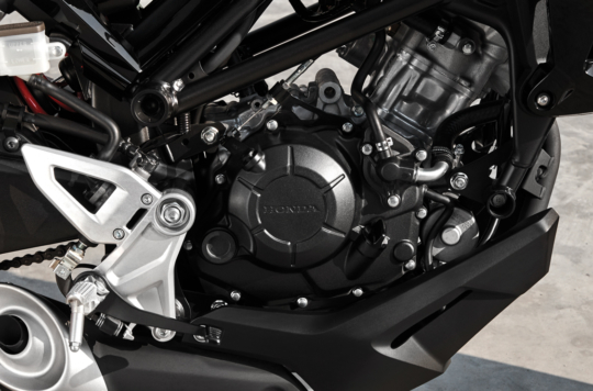 Động cơ xylanh đơn 149,2cc trên Honda CB150R