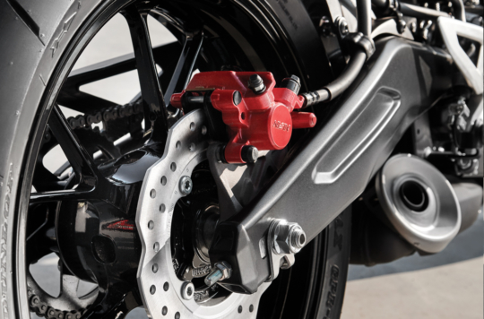 Hệ thống treo hiện đại và hệ thống chống bó cứng phanh ABS kênh đôi của CB150R