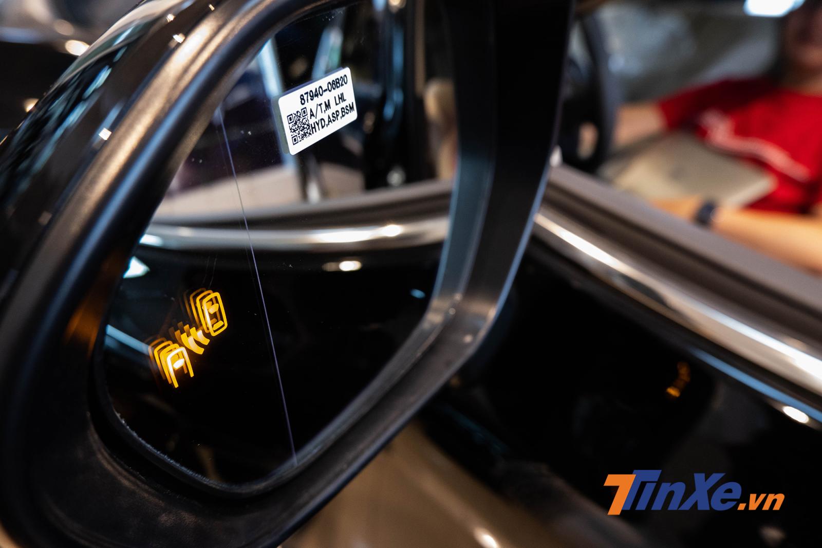Ở thế hệ thứ 8, Toyota Camry 2019 bản 2.5Q sở hữu nhiều n&acirc;ng cấp về c&ocirc;ng nghệ an to&agrave;n