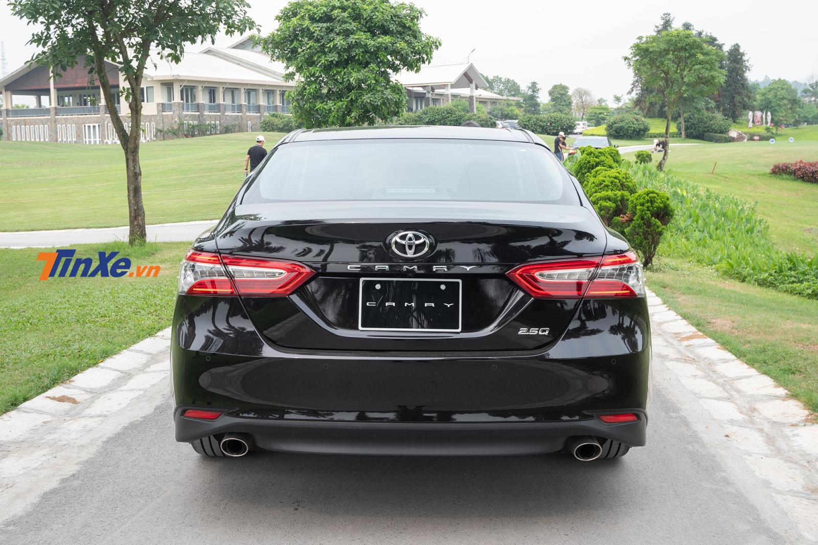 Thiết kế đu&ocirc;i sau của Toyota Camry 2019 đầy hiện đại, trẻ trung v&agrave; thể thao