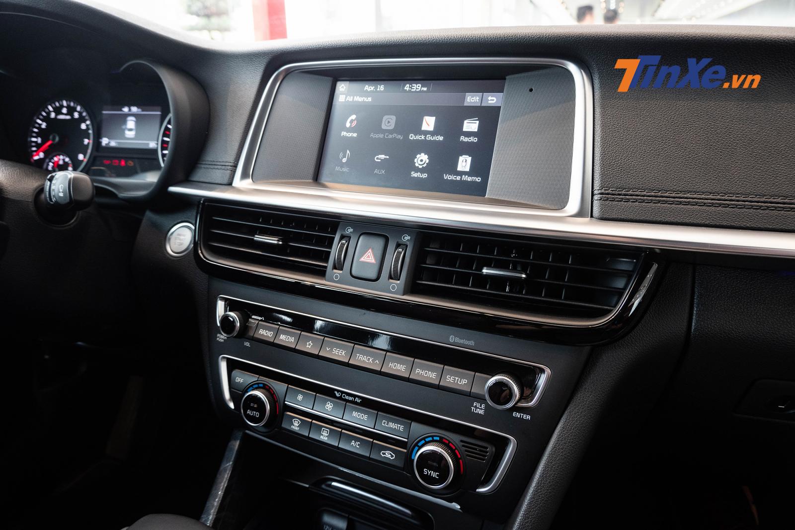 Điểm đáng tiếc ở Kia Optima 2019 bản 2.4 GT-Line chính là sự biến mất của giàn âm thanh 10 loa Harman