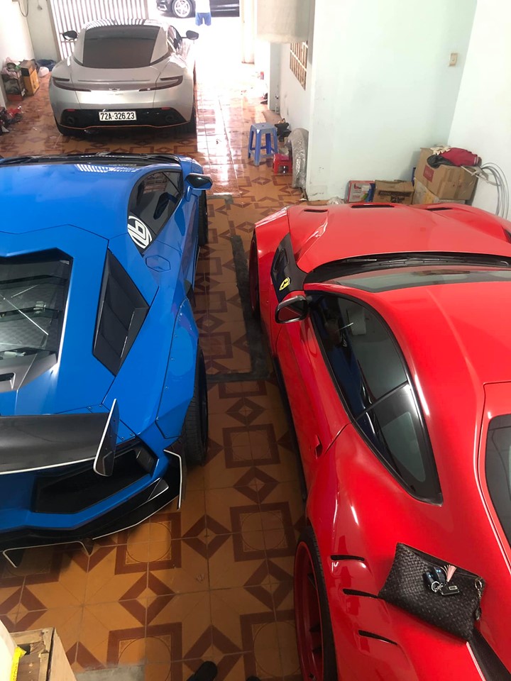  Bộ 3 si&ecirc;u xe hiện tại của doanh nh&acirc;n Vũng T&agrave;u bao gồm Aston Martin DB11 V8, Lamborghini Aventador LP700-4 độ Liberty Walk v&agrave; Ferrari F12 Berlinetta mang g&oacute;i độ si&ecirc;u hiếm Duke Dynamics