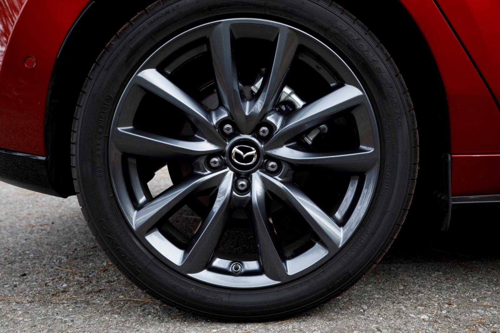 Lỗi trong qu&aacute; tr&igrave;nh sản xuất khiến b&aacute;nh xe của Mazda3 2019 c&oacute; thể rơi ra ngo&agrave;i, g&acirc;y nguy hiểm cho người sử dụng