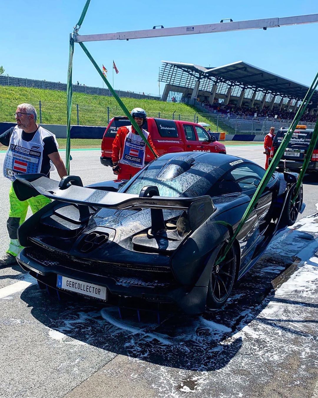 Chiếc McLaren Senna chỉ bị hỏng nhẹ ở ph&iacute;a sau