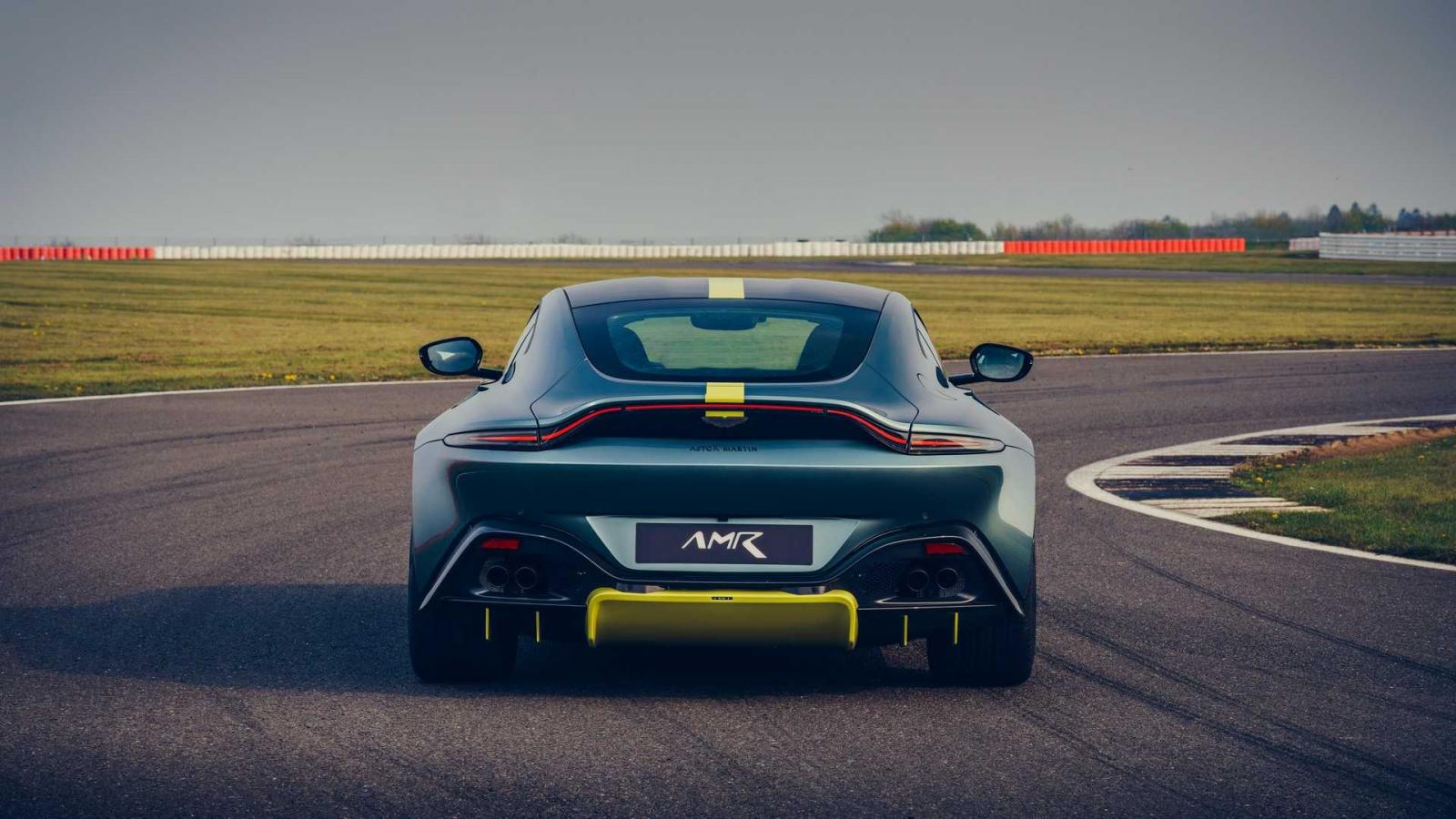 Aston Martin Vantage AMR 2019 c&oacute; trọng lượng giảm c&acirc;n 95 kg so với Aston Martin V8 Vantage 