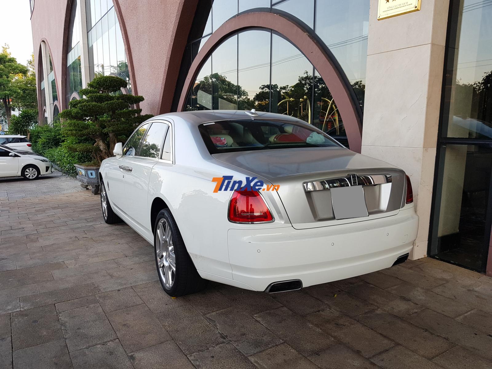 chiếc xe siêu sang Rolls-Royce Ghost này mang biển số CV của Đà Nẵng