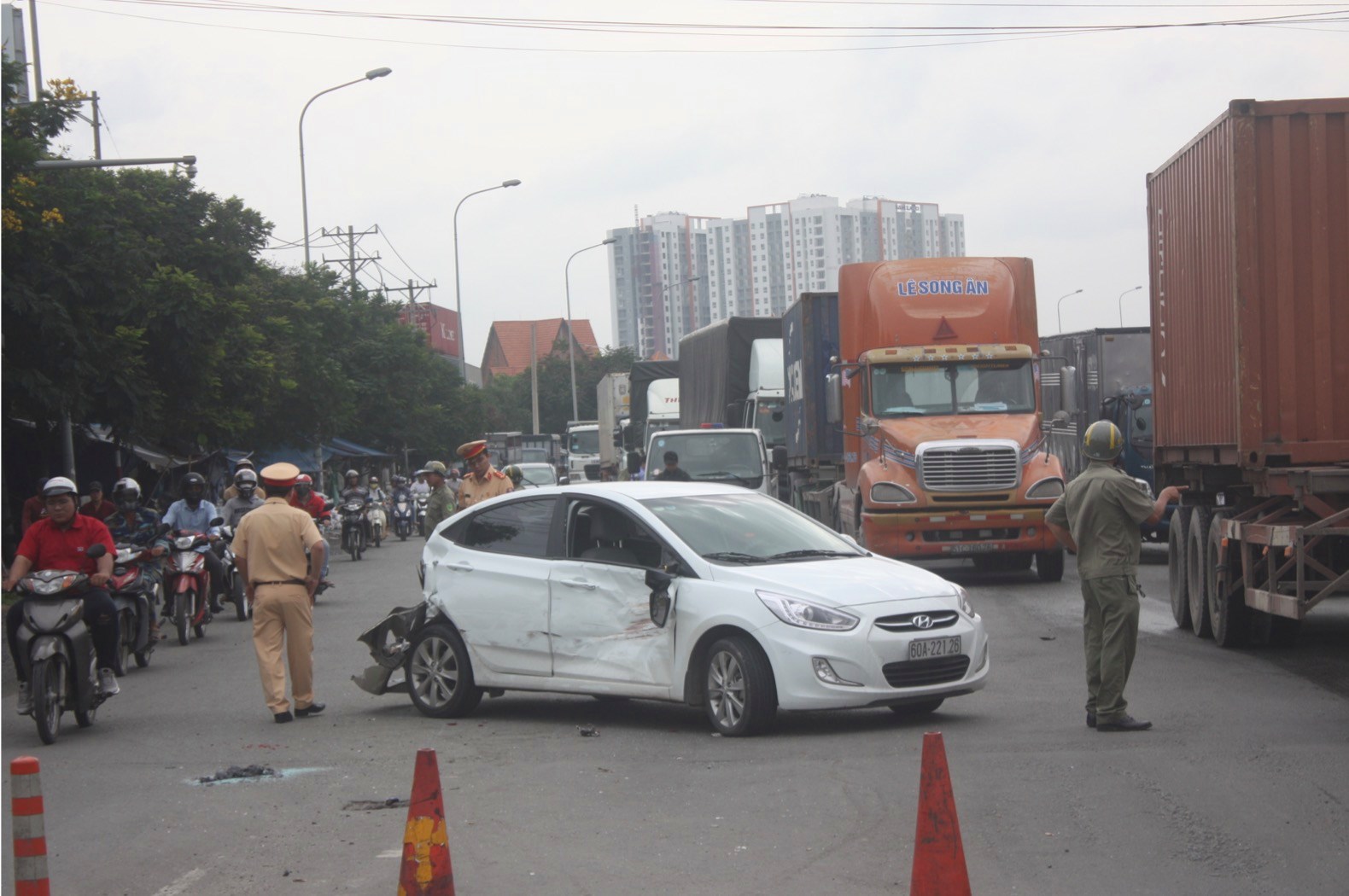 Chiếc Hyundai Accent tại hiện trường vụ tai nạn