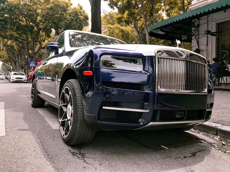 SUV siêu sang Rolls-Royce Cullinan chính hãng có giá hơn 41 tỷ đồng, đắt nhất thế giới