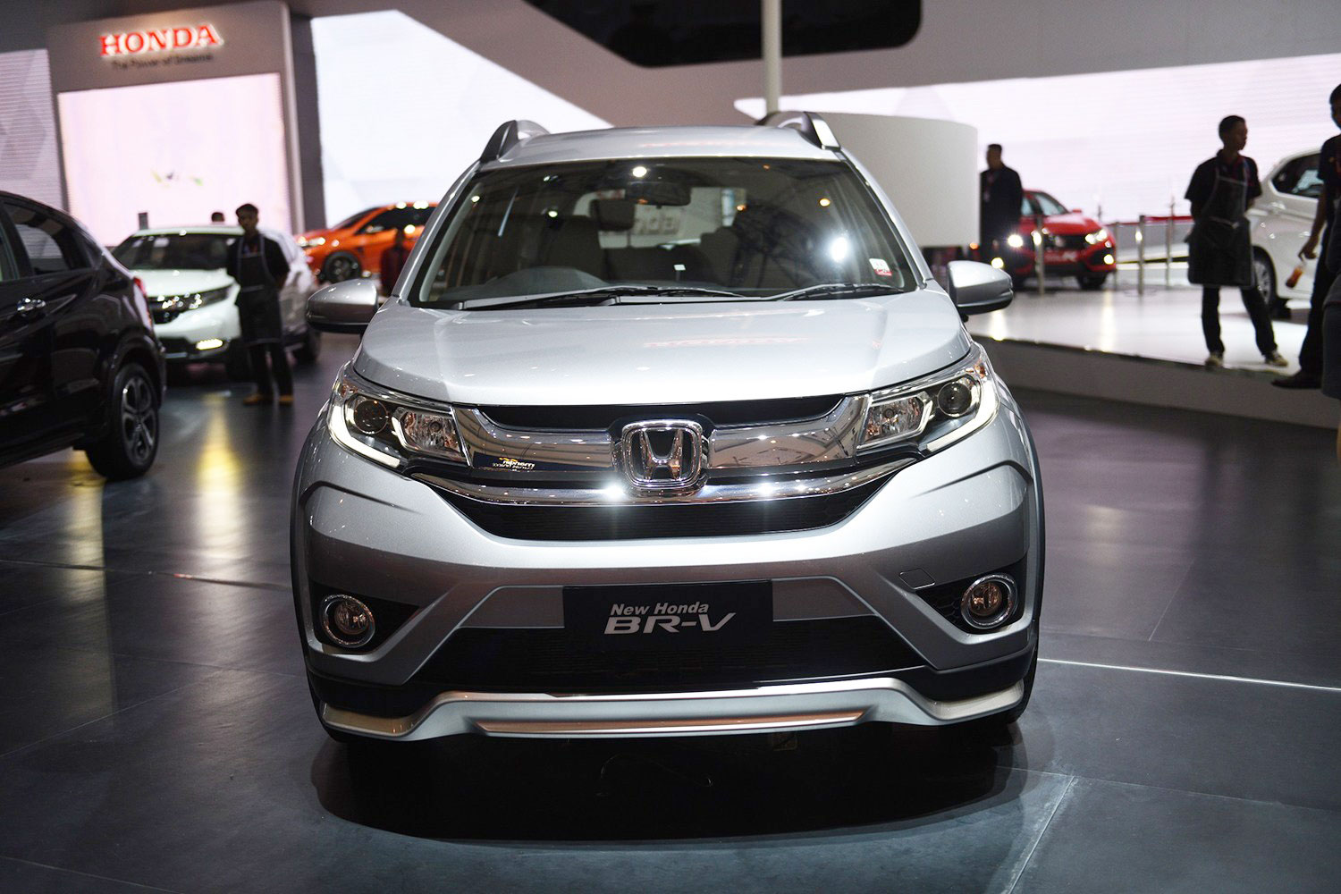 Trước đ&oacute;, một tư vấn b&aacute;n h&agrave;ng cho hay Honda BR-V nhiều khả năng sẽ c&oacute; mức gi&aacute; ngang với Toyota Rush, tức l&agrave; v&agrave;o khoảng 670 triệu đồng