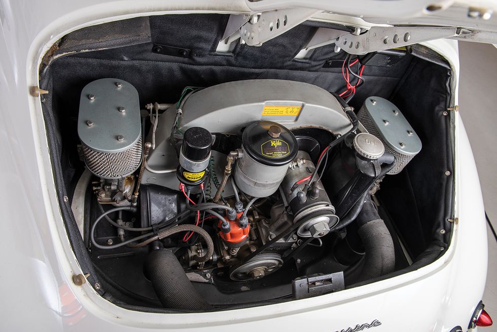 Động cơ là lấy từ một chiếc Porsche 912