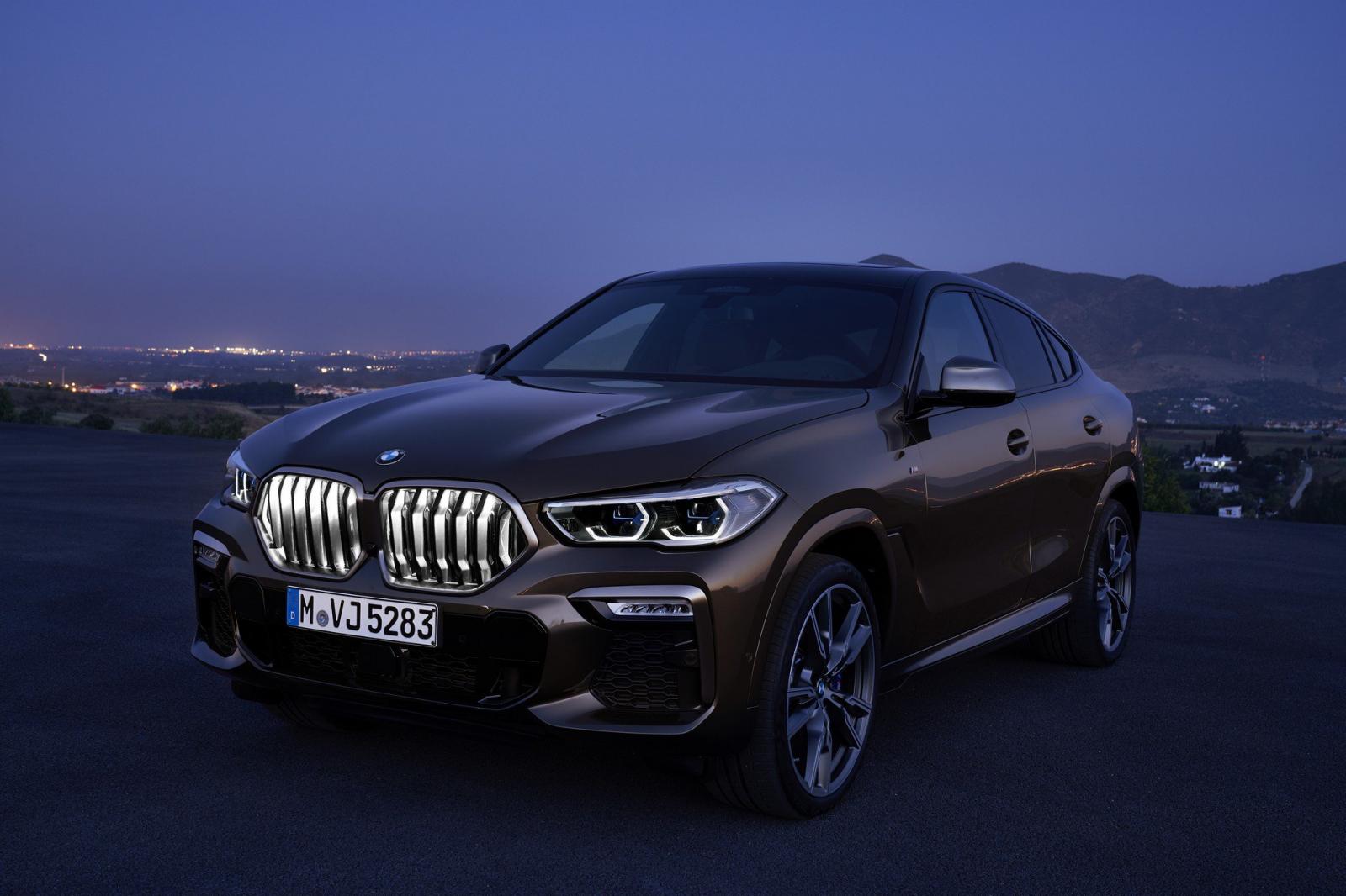 Lưới tản nhiệt của mẫu SUV hạng sang này có thể phát sáng