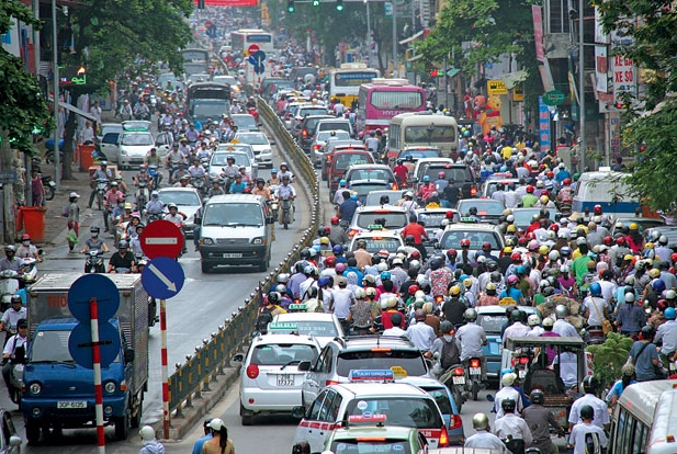 Xe cơ giới chiếm mật độ lớn trong các phương tiện tham gia giao thông hiện nay.