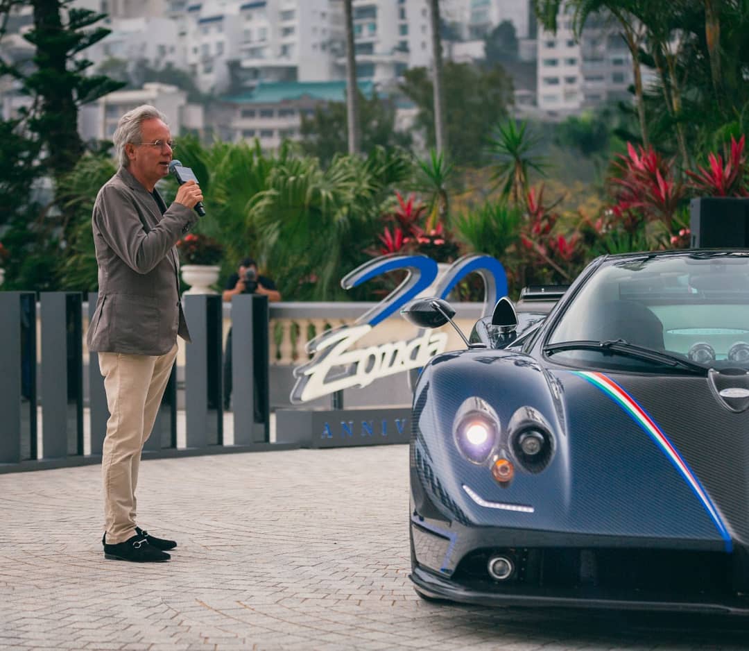 Ông Horacio Pagani, Chủ tịch hãng Pagani cùng chiếc Zonda Tricolore trong sự kiện sinh nhật 20 năm hãng Pagani tổ chức tại Hồng Kông vào tháng 3 đầu năm nay