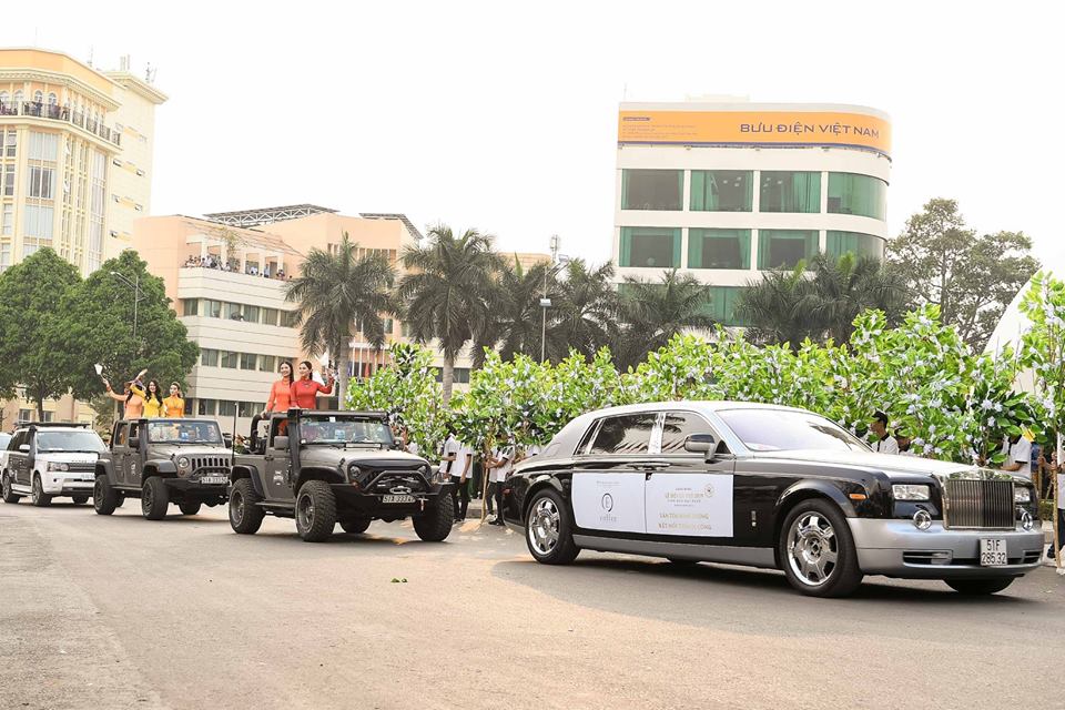 Chiếc Rolls-Royce Phantom của Chủ tịch Trung Nguyên trong dàn xe diễu hành tại Lễ hội cà phê Buôn Ma Thuột 2019