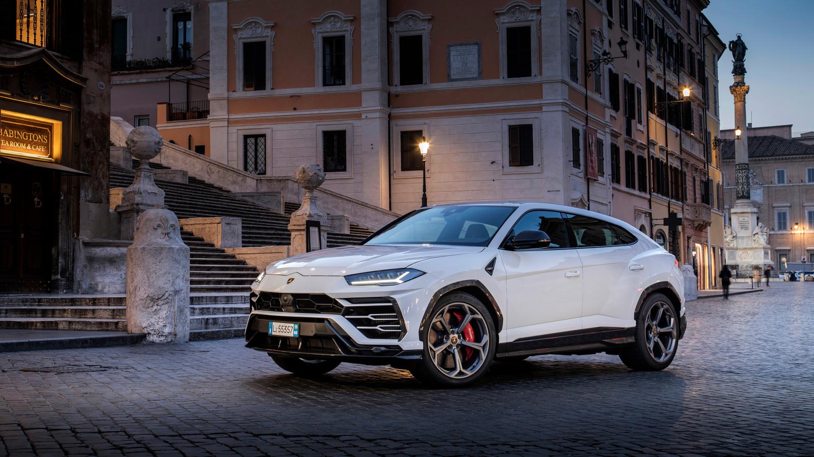 Lamborghini Urus là chiếc siêu xe đang được săn đón trên toàn cầu