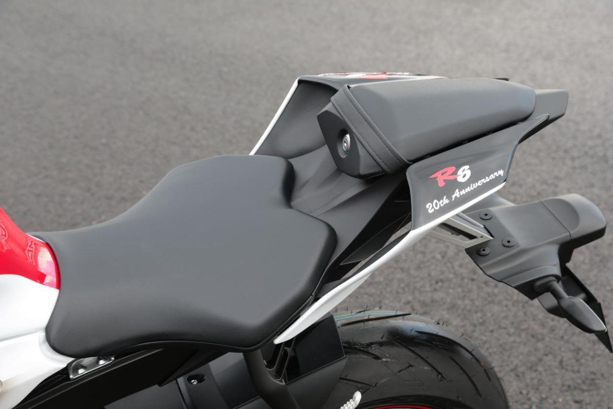 Bộ đuôi kết hợp cánh gió khí động học tuyệt đẹp trên Yamaha YZF-R6 phiên bản kỉ niệm