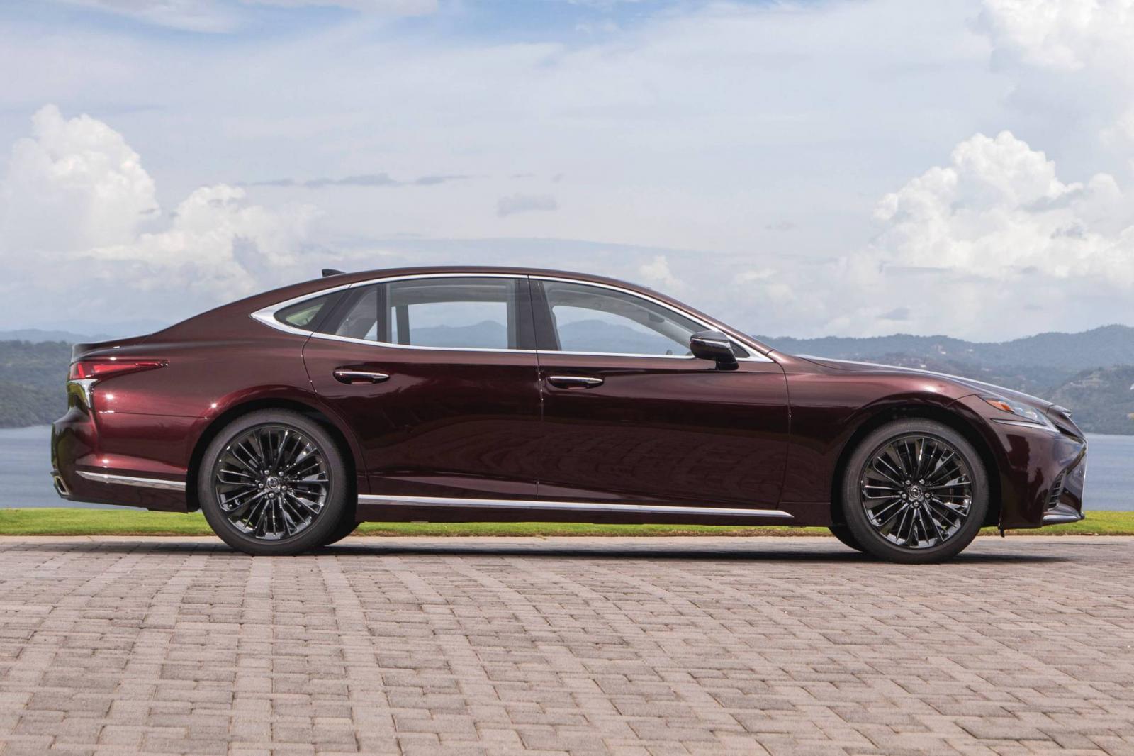 Lexus LS500 Inspiration Series 2020 được trang bị bộ vành 20 inch mạ crôm màu tối