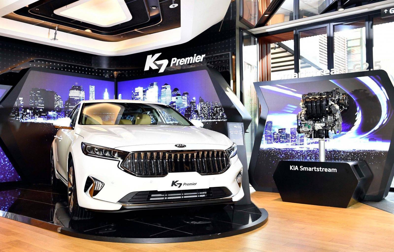 Kia K7 2019 trong sự kiện ra mắt tại Hàn Quốc