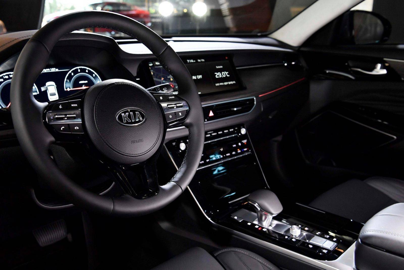 Nội thất sang trọng và công nghệ cao của Kia K7 2019
