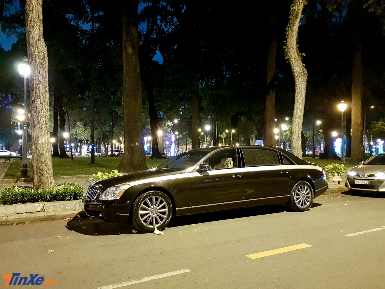 Hiện tại chỉ có một chiếc Maybach Zeppelin mang hai màu sơn ở Việt Nam