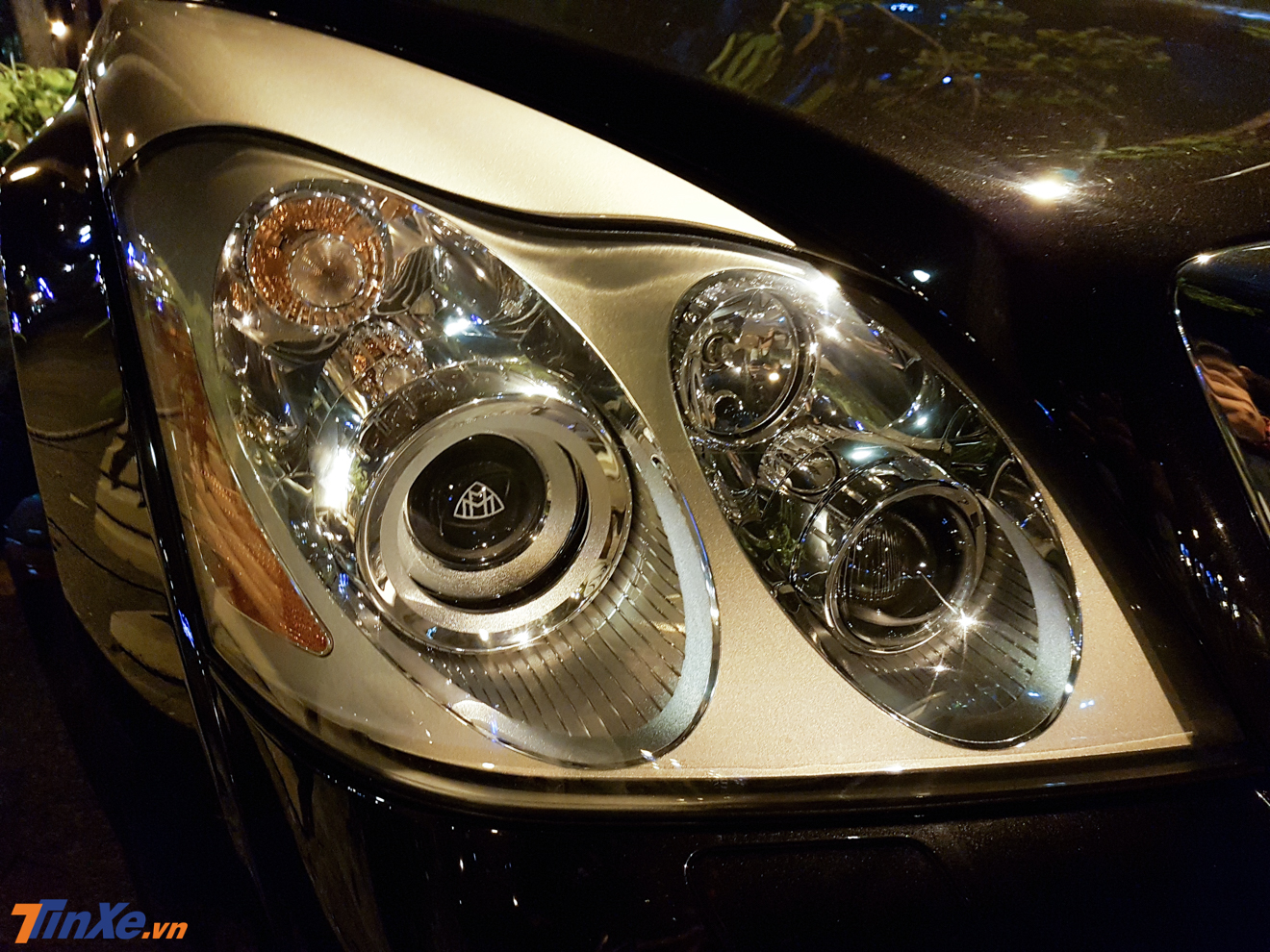 Cận cảnh đèn pha của Maybach 62S Zeppelin