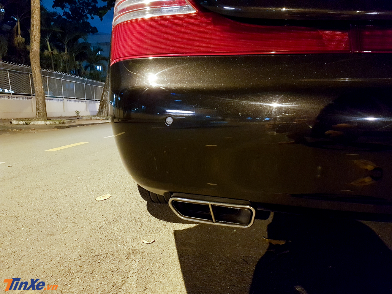 Maybach Zeppelin được trang bị ống xả kép