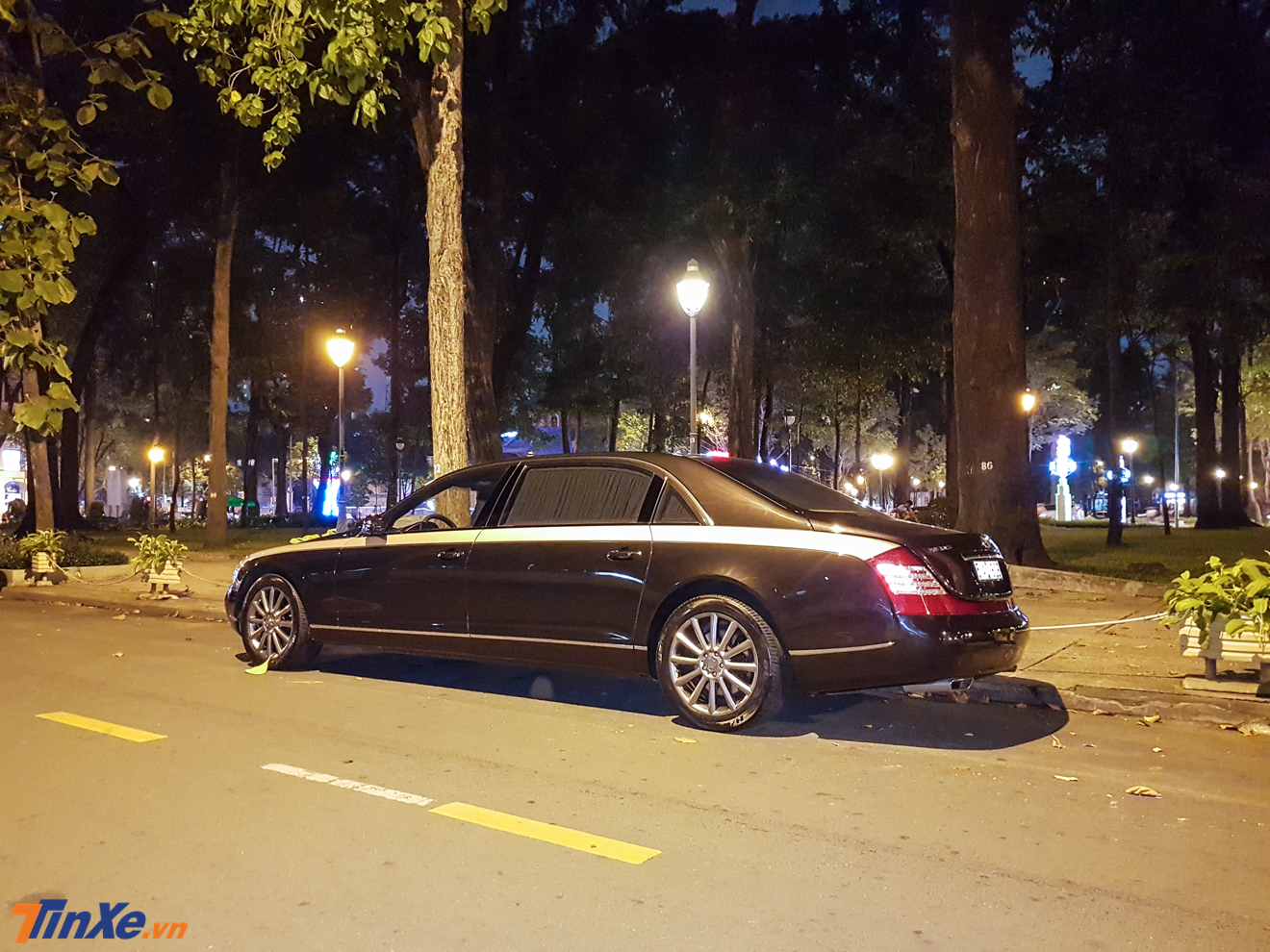 Maybach 62S Zeppelin được trang bị khối động cơ V12, dung tích 6.0 lít