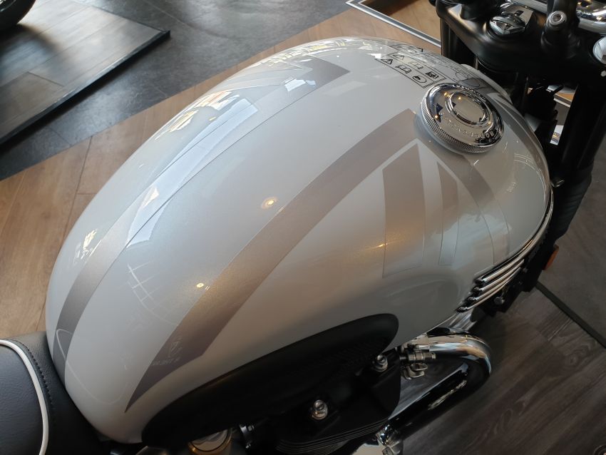 B&igrave;nh xăng của Triumph Bonneville T120 Diamond