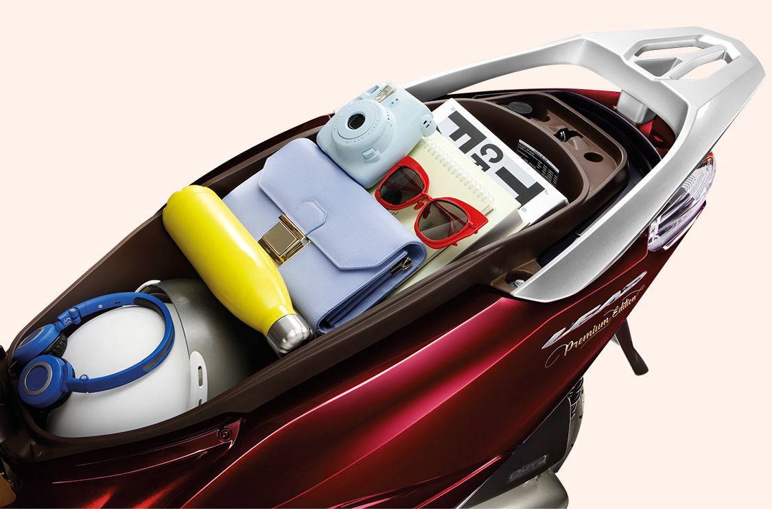 Cốp xe thiết kế hợp l&yacute; với dung t&iacute;ch 37 l&iacute;t