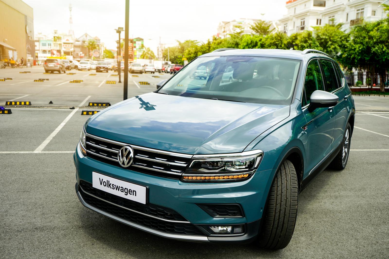 Bên cạnh các màu sắc ngoại thất cơ bản như đỏ, cam, xám, trắng, đen, Volkswagen Tiguan Allspace Luxury sẽ cso thêm màu xanh mới đầy hấp dẫn