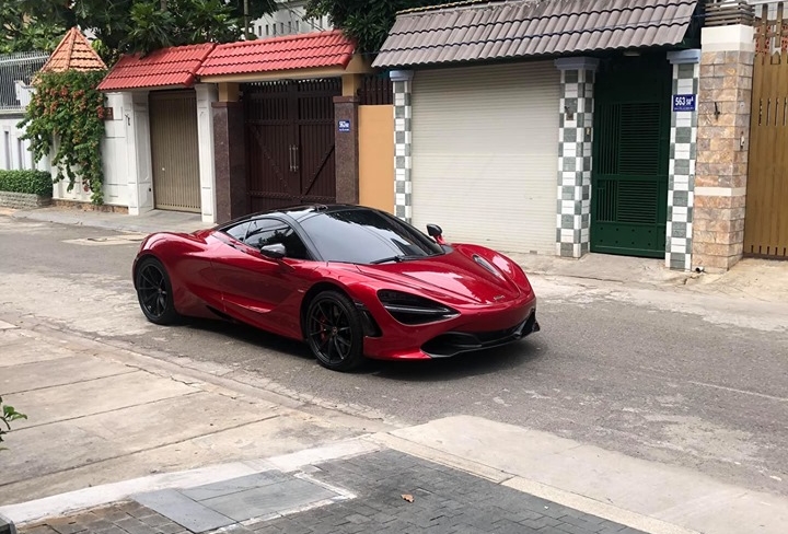 Trước đ&oacute;, doanh nh&acirc;n Vũng T&agrave;u đ&atilde; mượn si&ecirc;u xe McLaren 720S đỏ Memphis của bạn để chạy thử